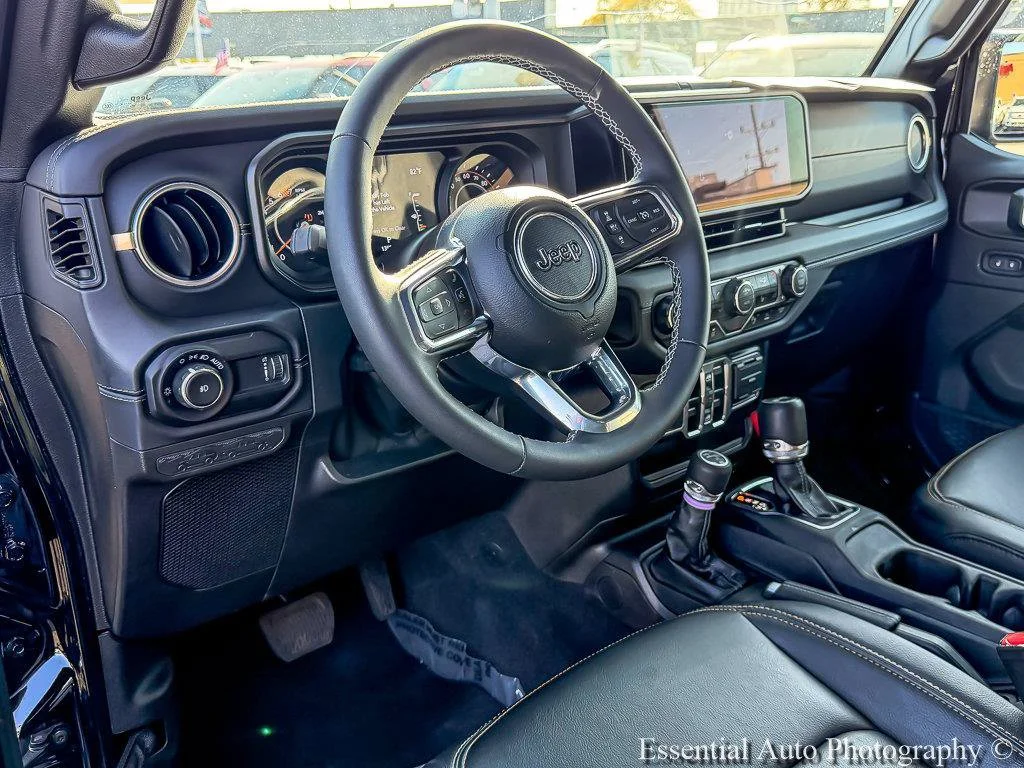 Used 2025 Black Clearcoat Jeep Sahara image 10