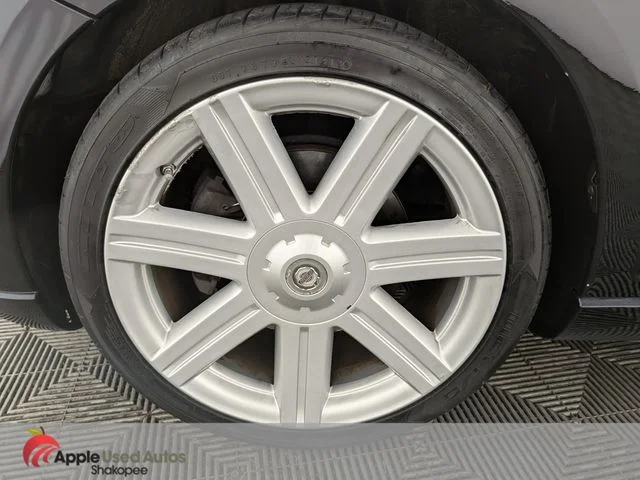 Used 2006 Black Chrysler Limited image 30