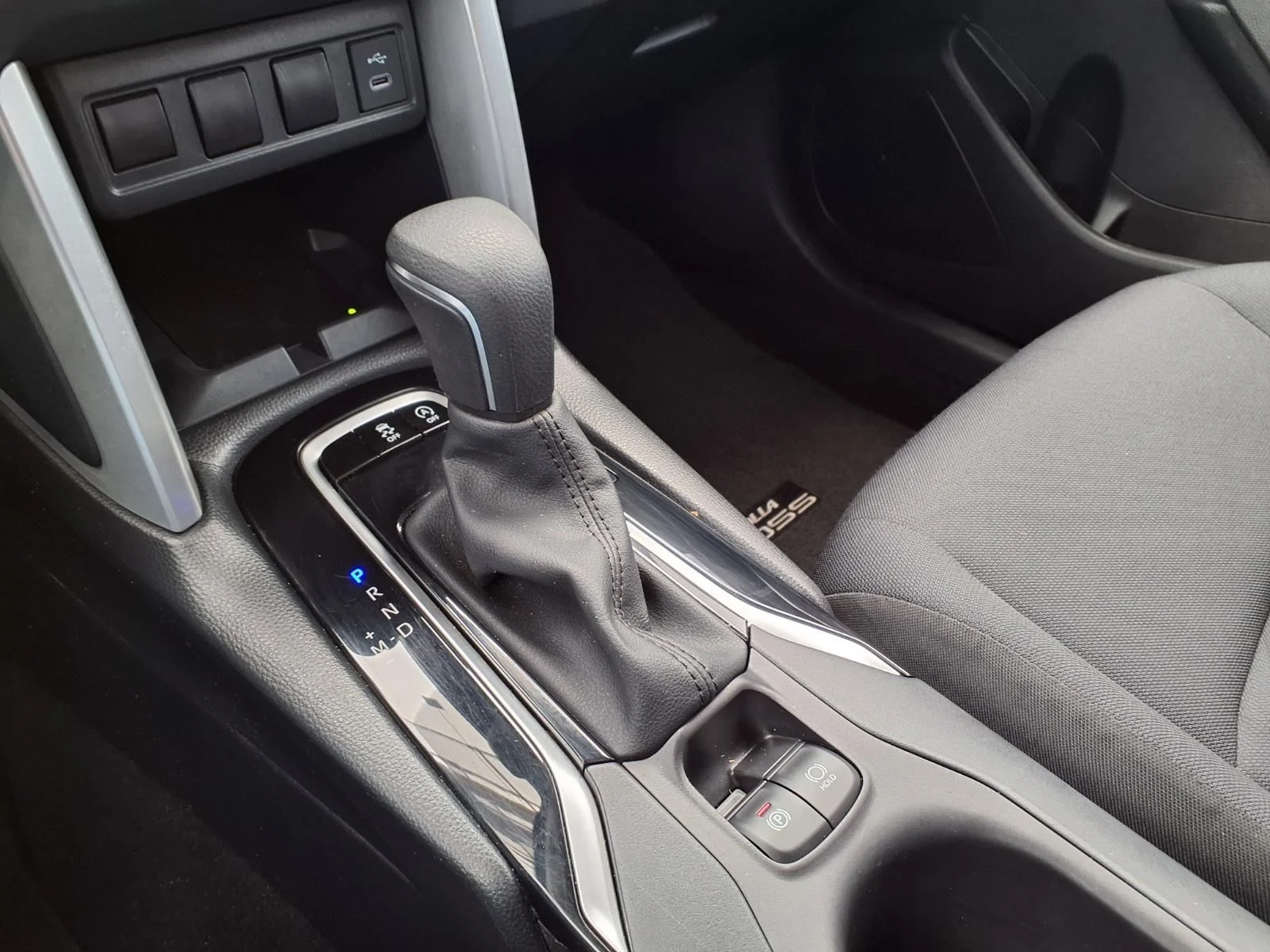 Certified Used 2024 Silver Toyota LE image 25