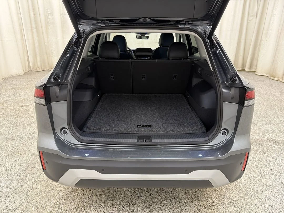 New 2026 Platinum Gray Metallic Volkswagen SE image 17