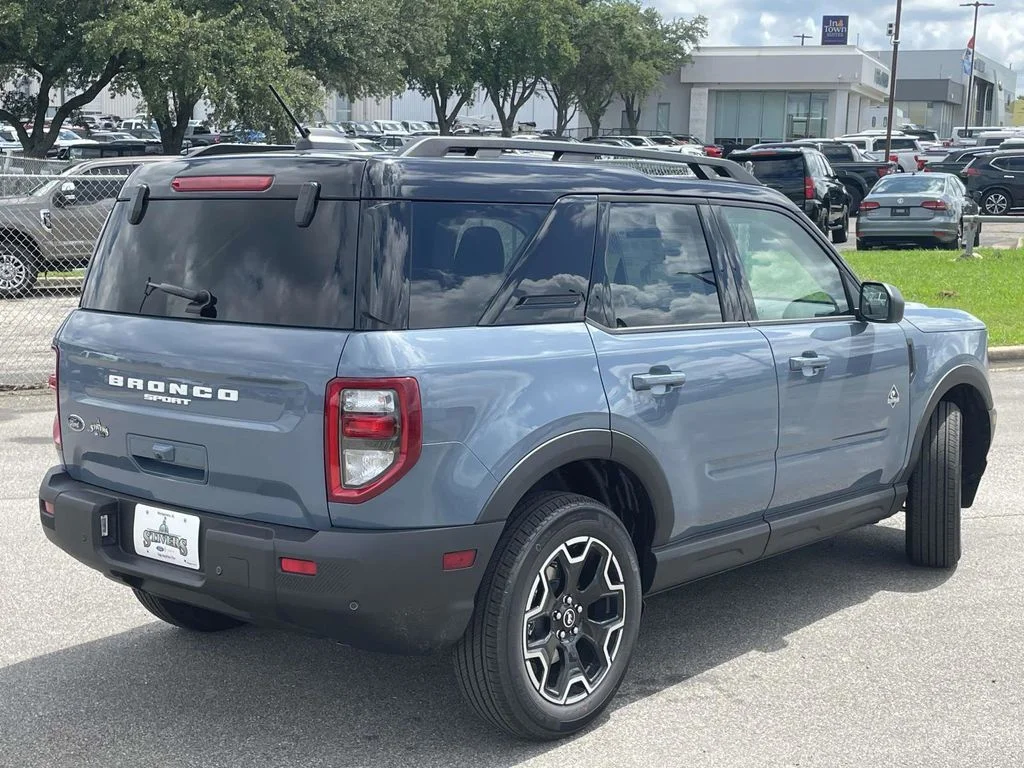 New 2025 Azure Gray Metallic Tri-Coat Ford Outer Banks® image 3