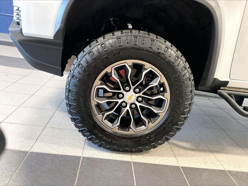 Used 2022 White Chevrolet ZR2 image 7