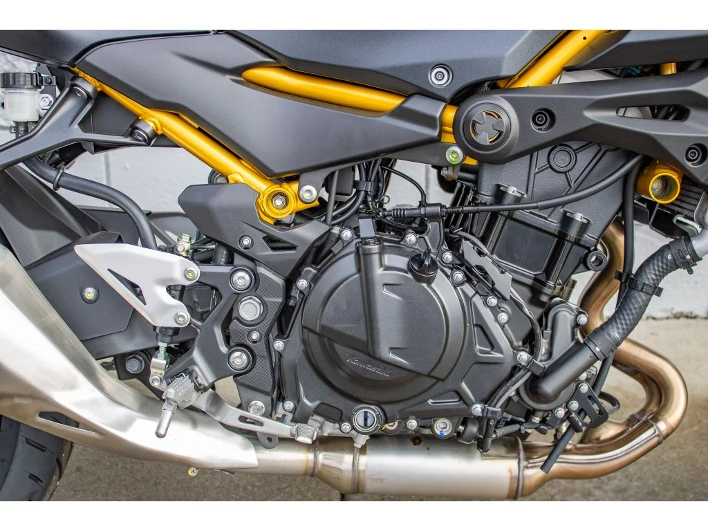 New 2026 Metallic Matte Graphenesteel Gray Kawasaki  image 4