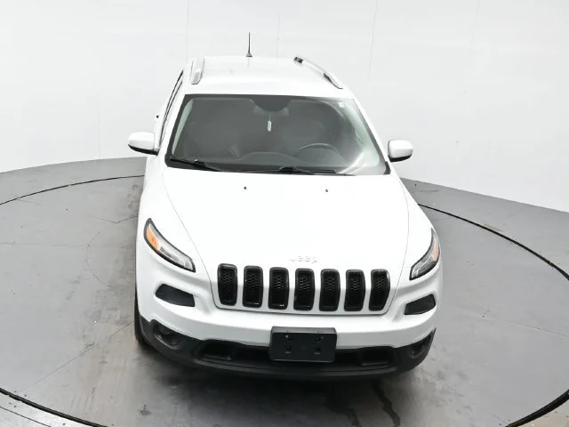 Used 2018 Bright White Clearcoat Jeep Latitude Plus image 33