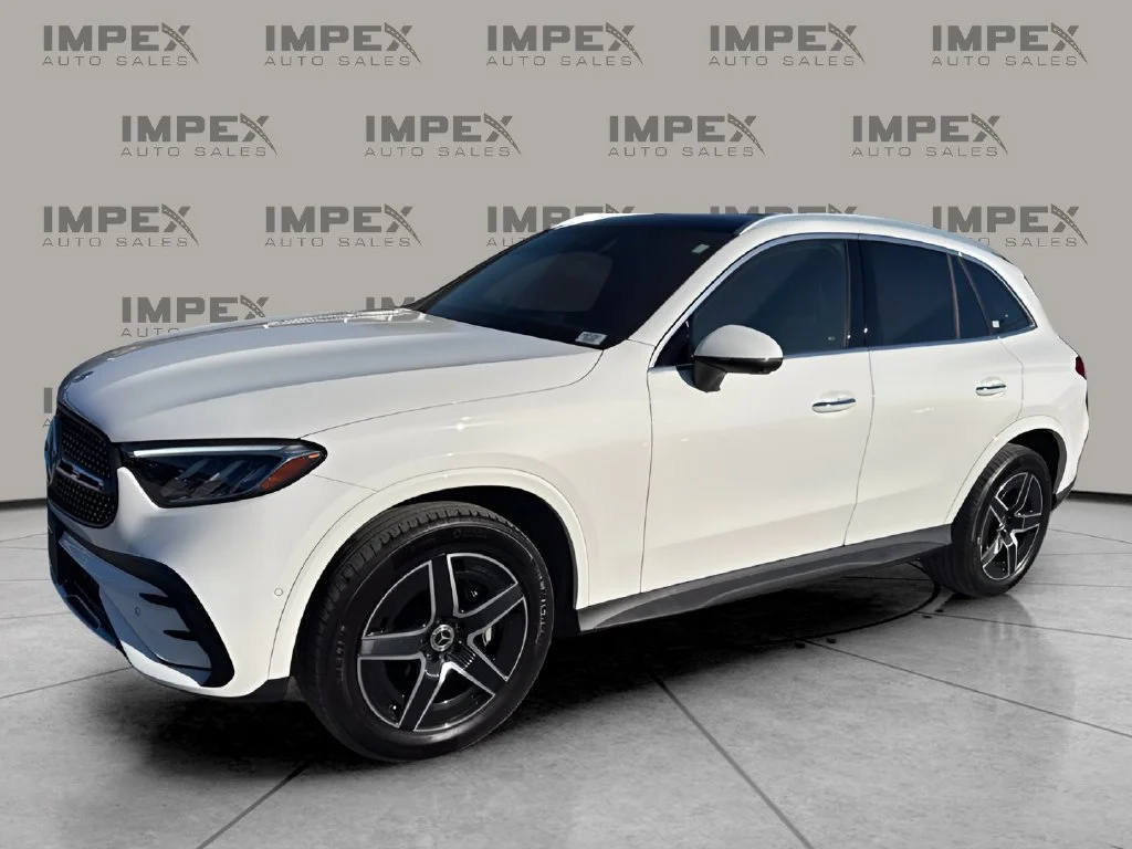 Used 2024 White Mercedes-Benz GLC 300 image 1