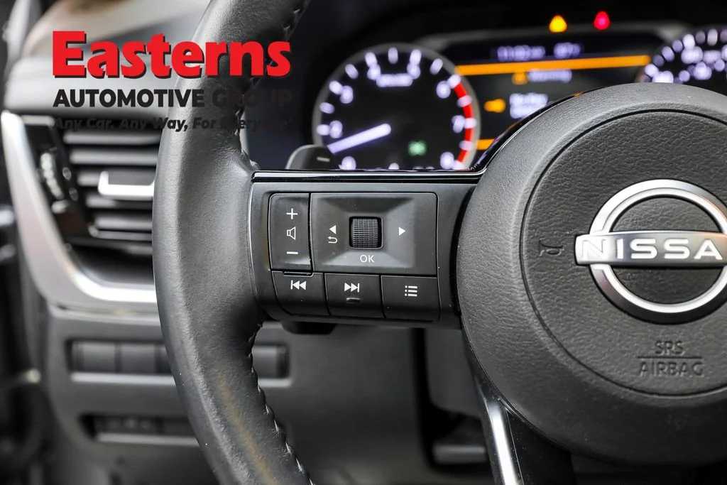 Used 2022 Gray Nissan SV image 15