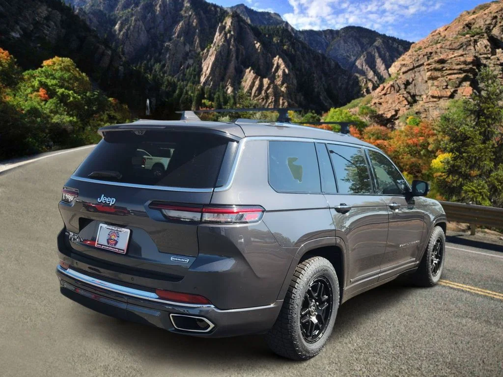 Used 2022 Gray Jeep Overland image 3