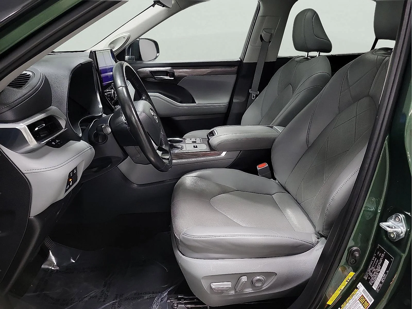 Used 2023 Green Toyota Hybrid Platinum image 11