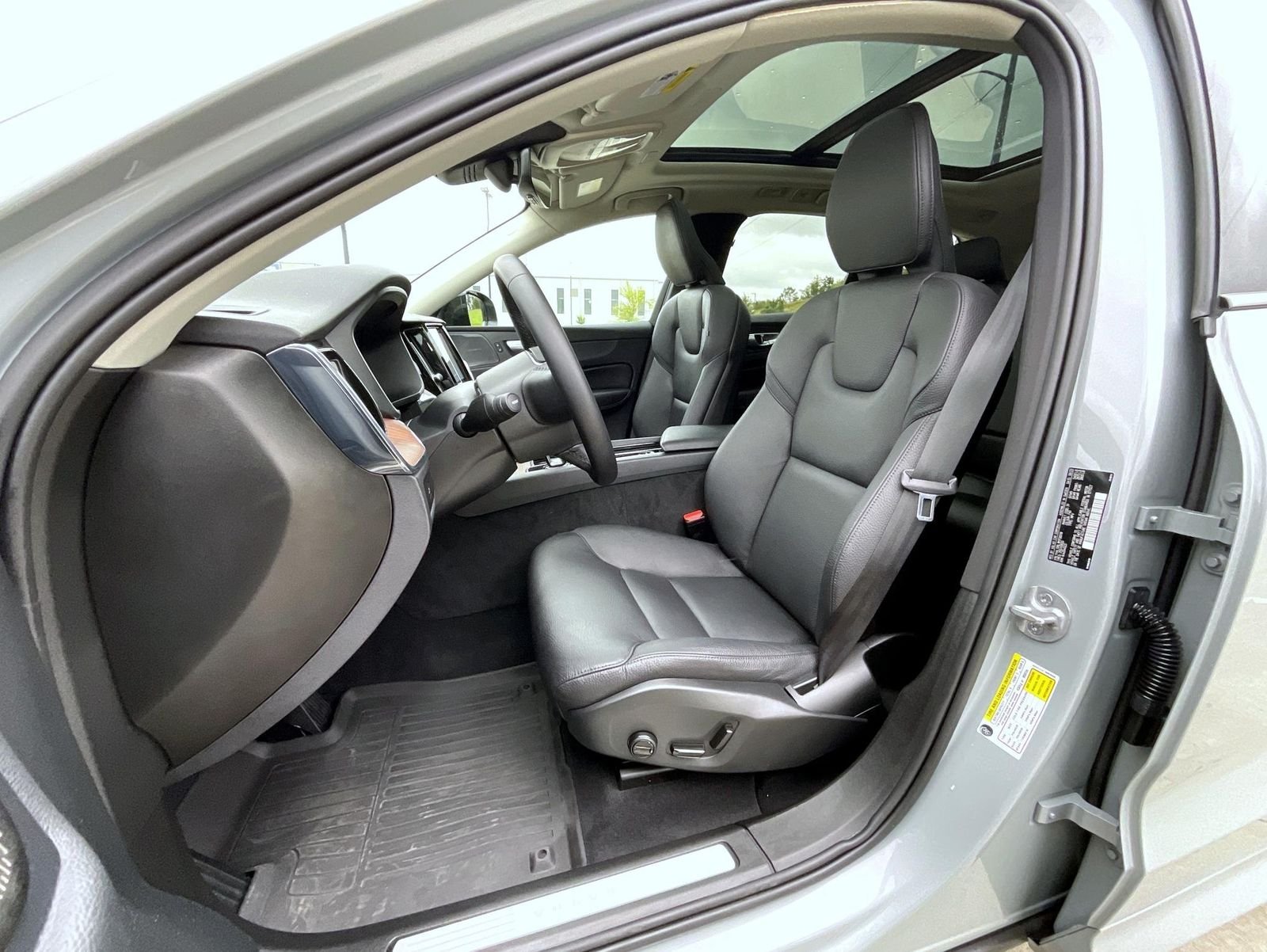 2024 Volvo XC60 Plus - Photo 11