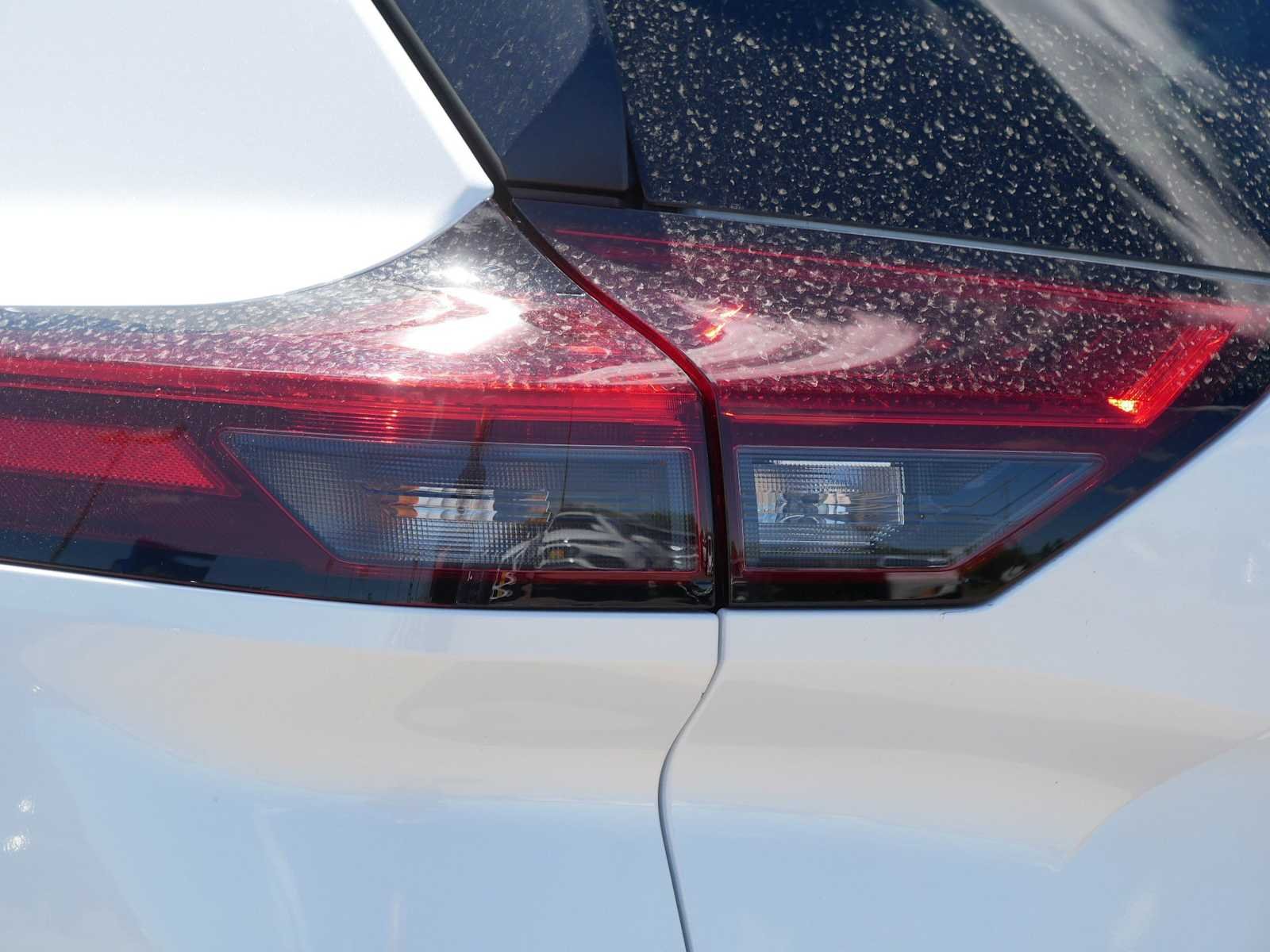 2025 Nissan Rogue SV - Photo 17