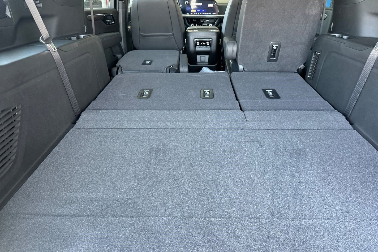 2025 Chevrolet Suburban Premier - Photo 17
