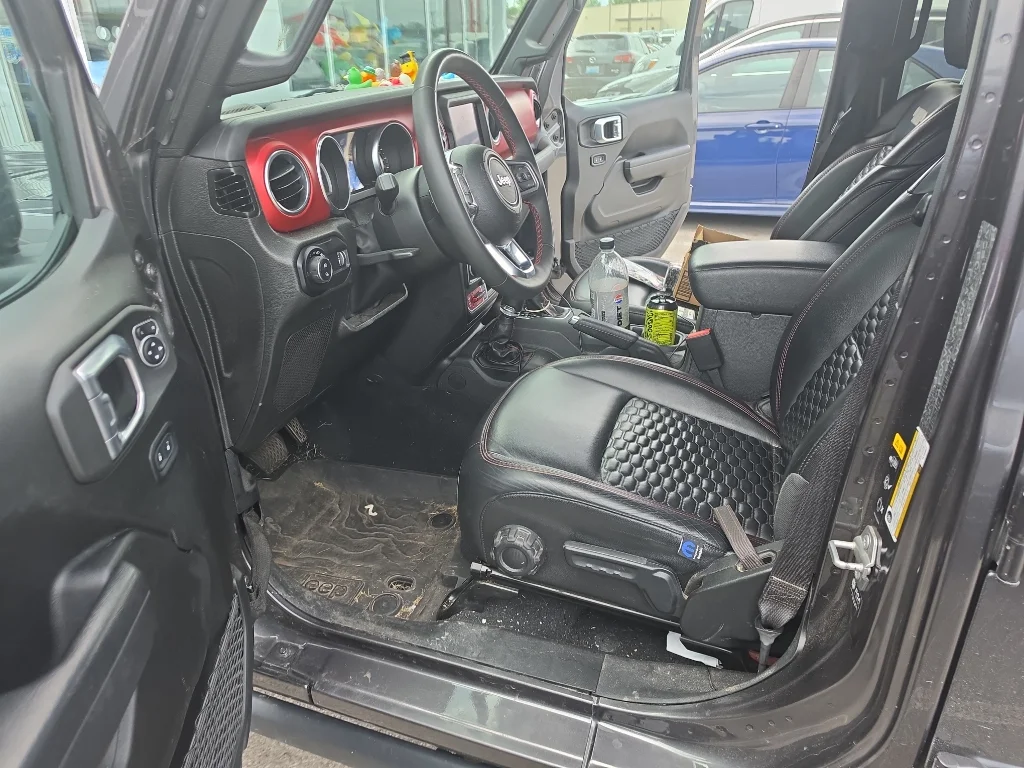 Used 2023 Granite Crystal Metallic Clearcoat Jeep Rubicon image 2