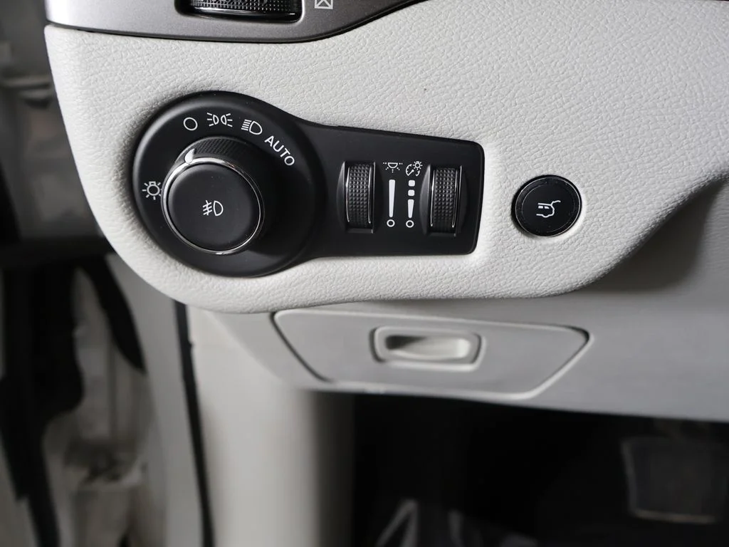 Used 2020 White Jeep Limited image 37