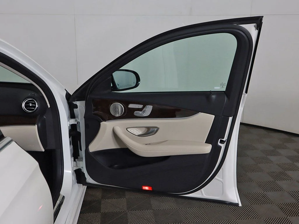 2022 Mercedes-Benz E-Class E350 - Photo 23