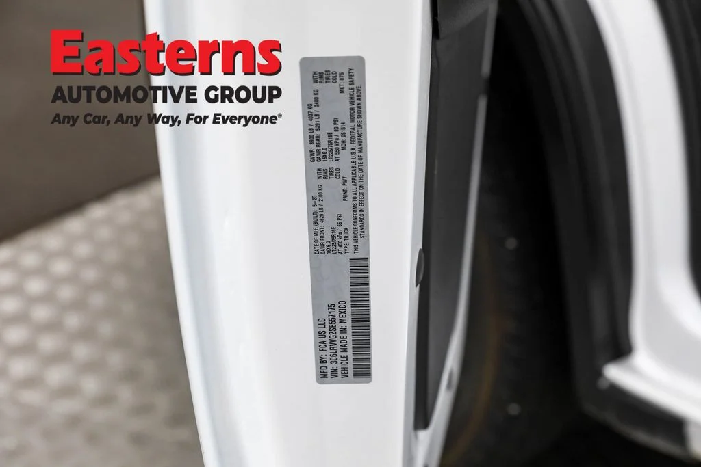 Used 2025 White Ram Base image 32