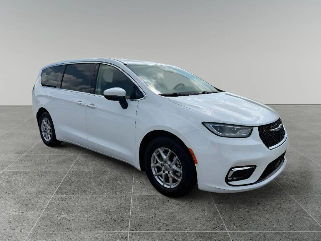 Used 2023 Bright White Clearcoat Chrysler Touring L image 4