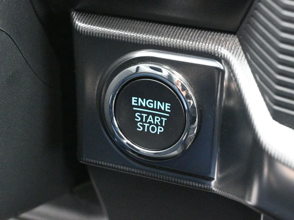 New 2025 Oxford White Ford Lariat image 13