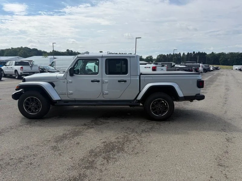 Used 2022 Silver Jeep Overland image 10