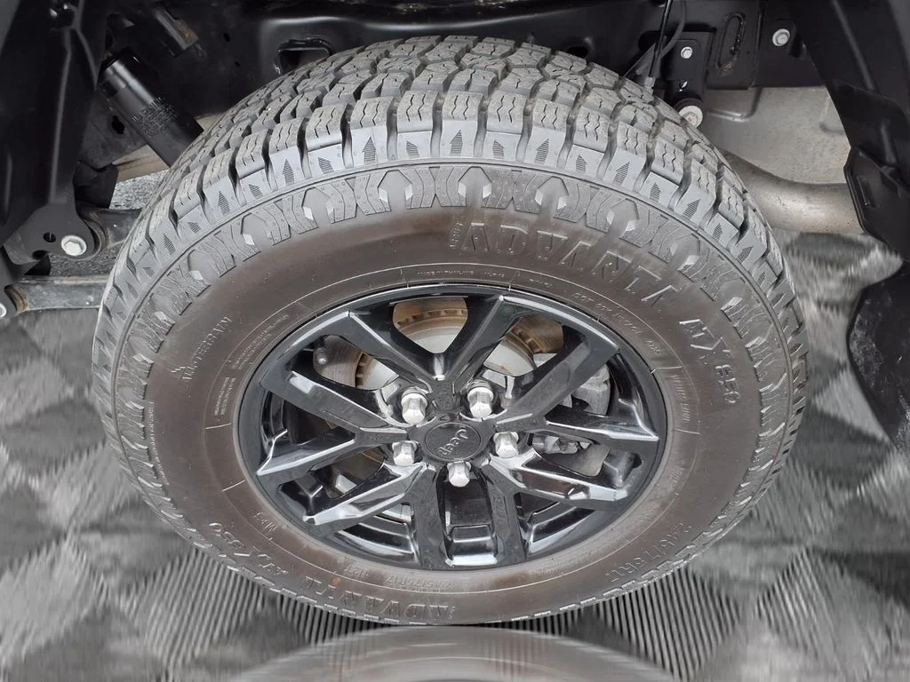 Used 2022 Green Jeep Sport image 19