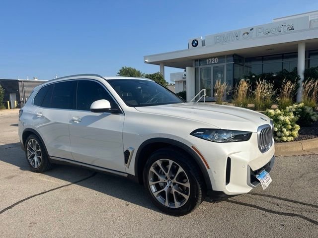 Used 2024 White Metallic BMW xDrive40i image 2