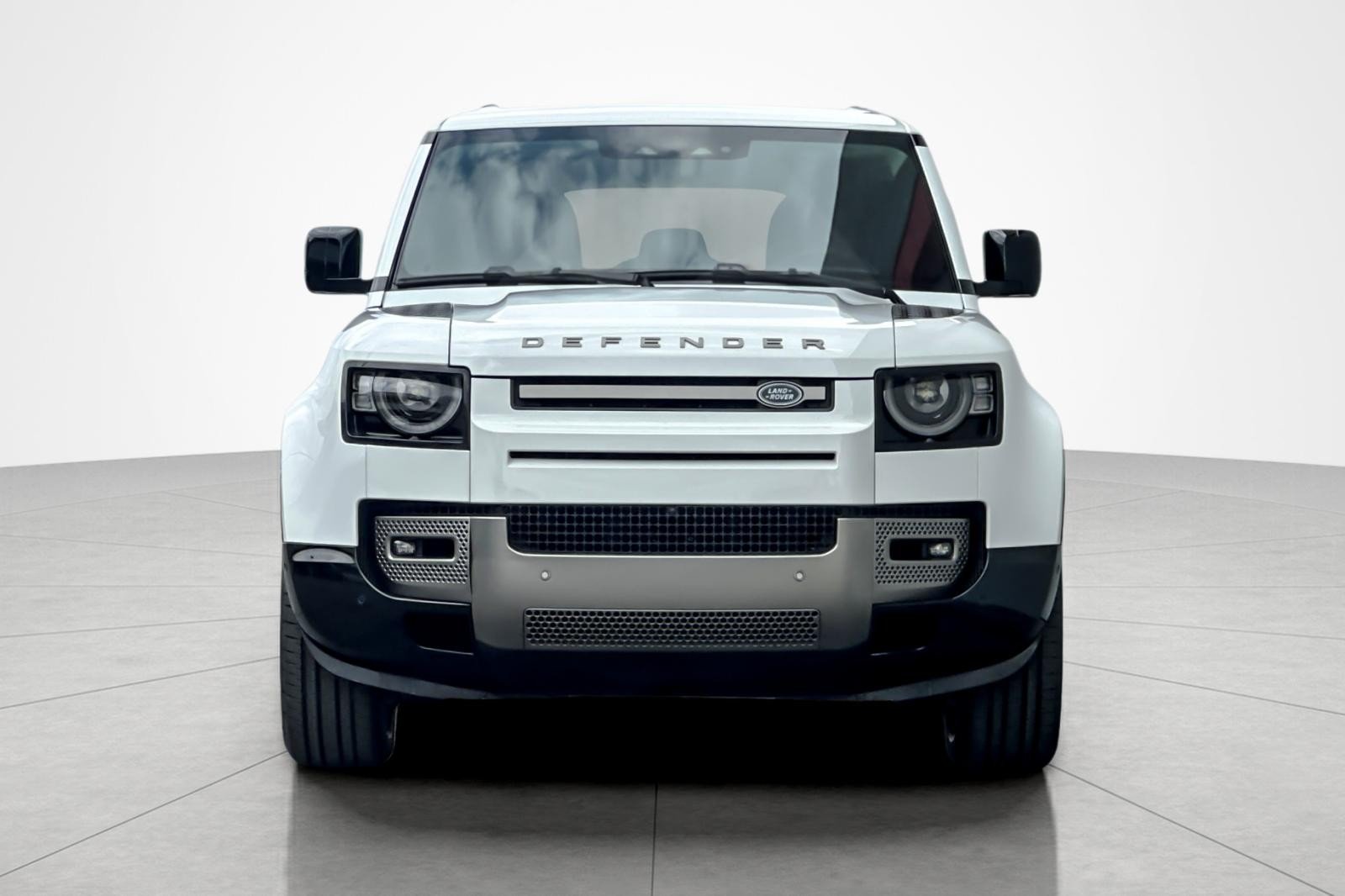 Used 2024 Fuji White Land Rover X-Dynamic SE image 8