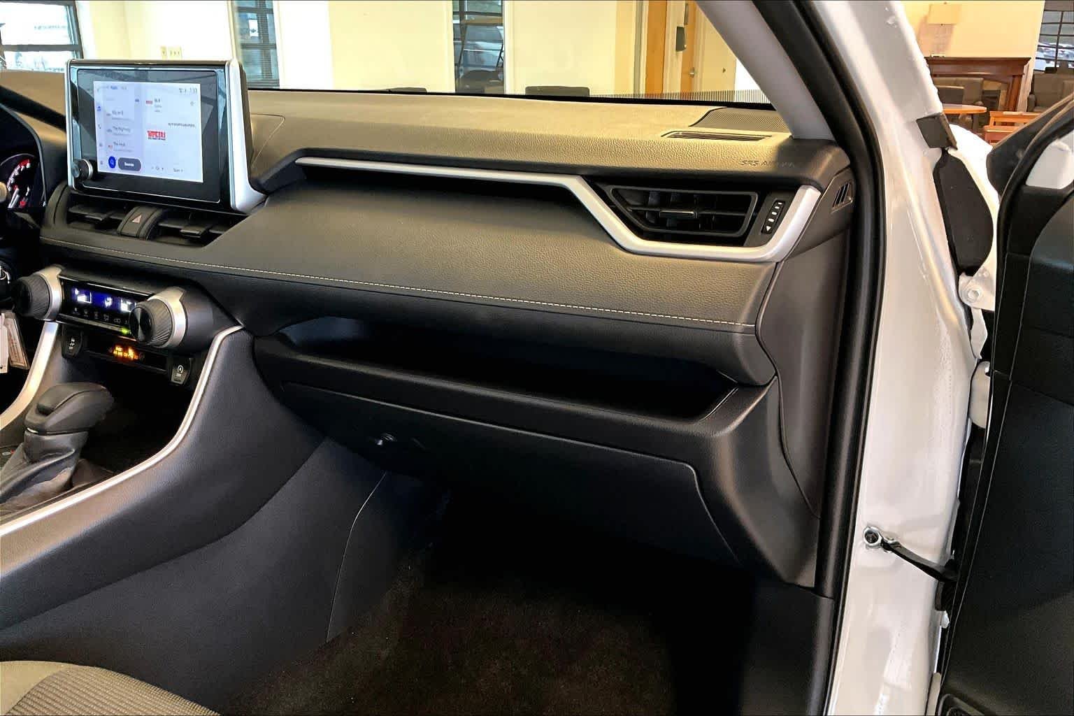 Used 2025 Ice Toyota LE image 18