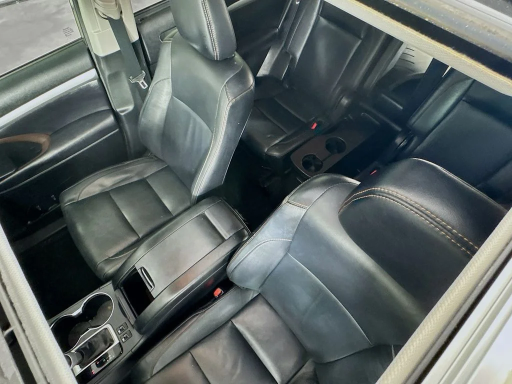 Used 2018 Gray Toyota XLE image 26