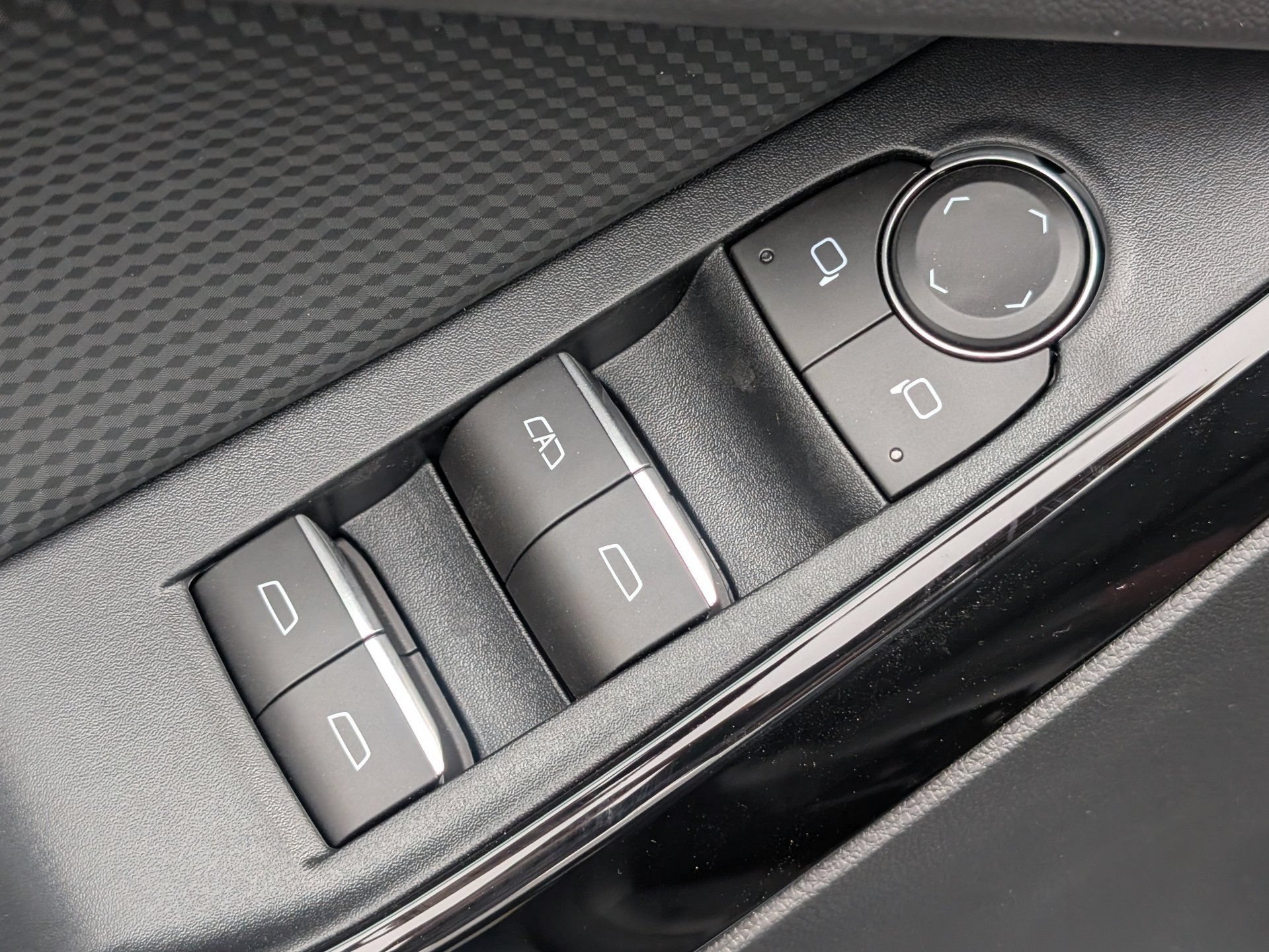 New 2027 Mosaic Black Metallic Chevrolet RS image 19
