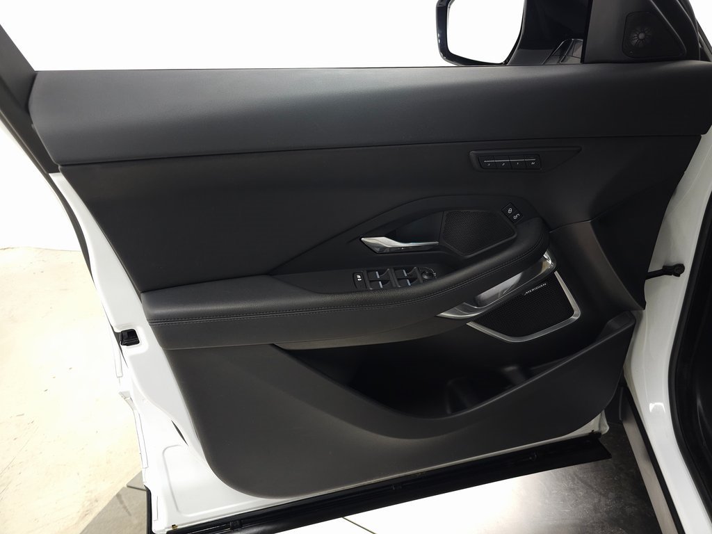 2020 JAGUAR E-PACE - Image 13