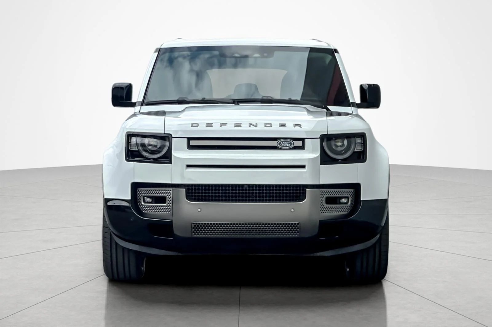 Used 2024 Fuji White Land Rover X-Dynamic SE image 8
