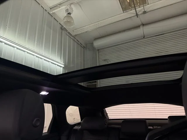 New 2026 Santorini Black Metallic Land Rover Dynamic image 38