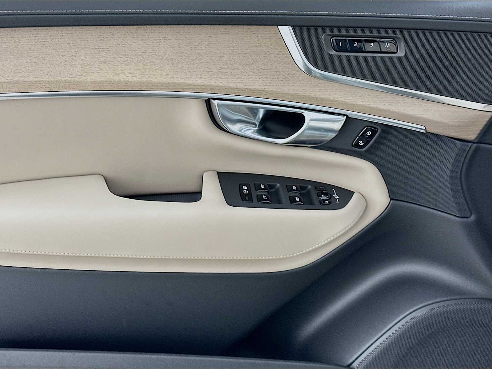 New 2026 Vapour Grey Volvo Plus image 16