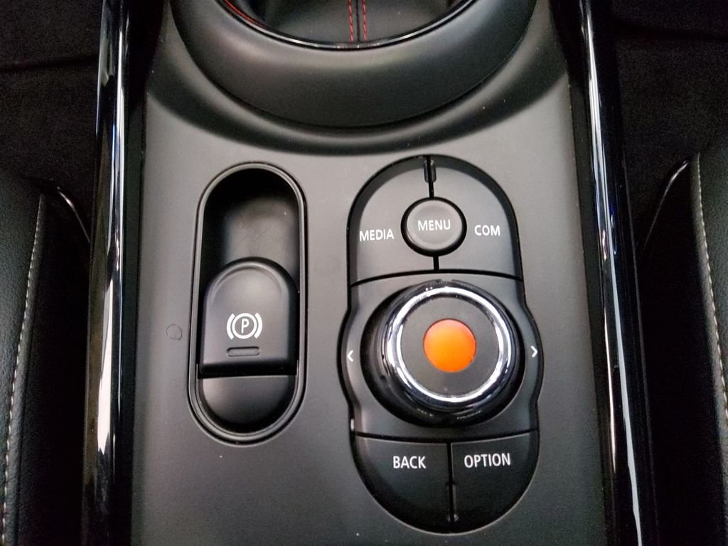 Used 2019 White MINI Classic image 30