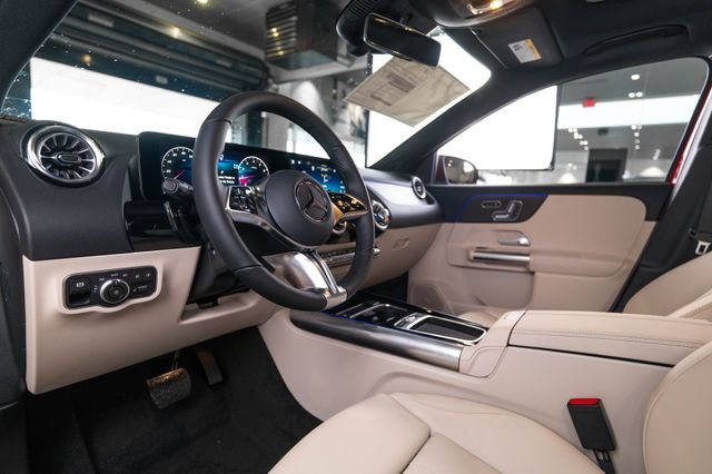 New 2026 MANUFAKTUR Patagonia Red Metallic Mercedes-Benz GLA 250 image 4