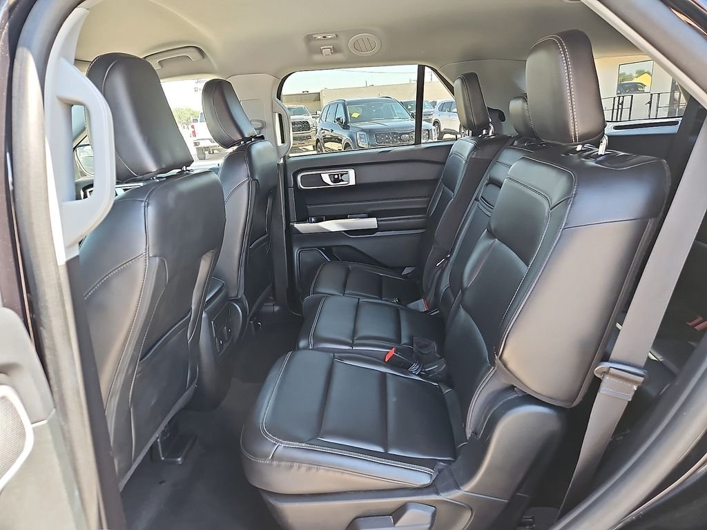Used 2023 Black Ford XLT image 11