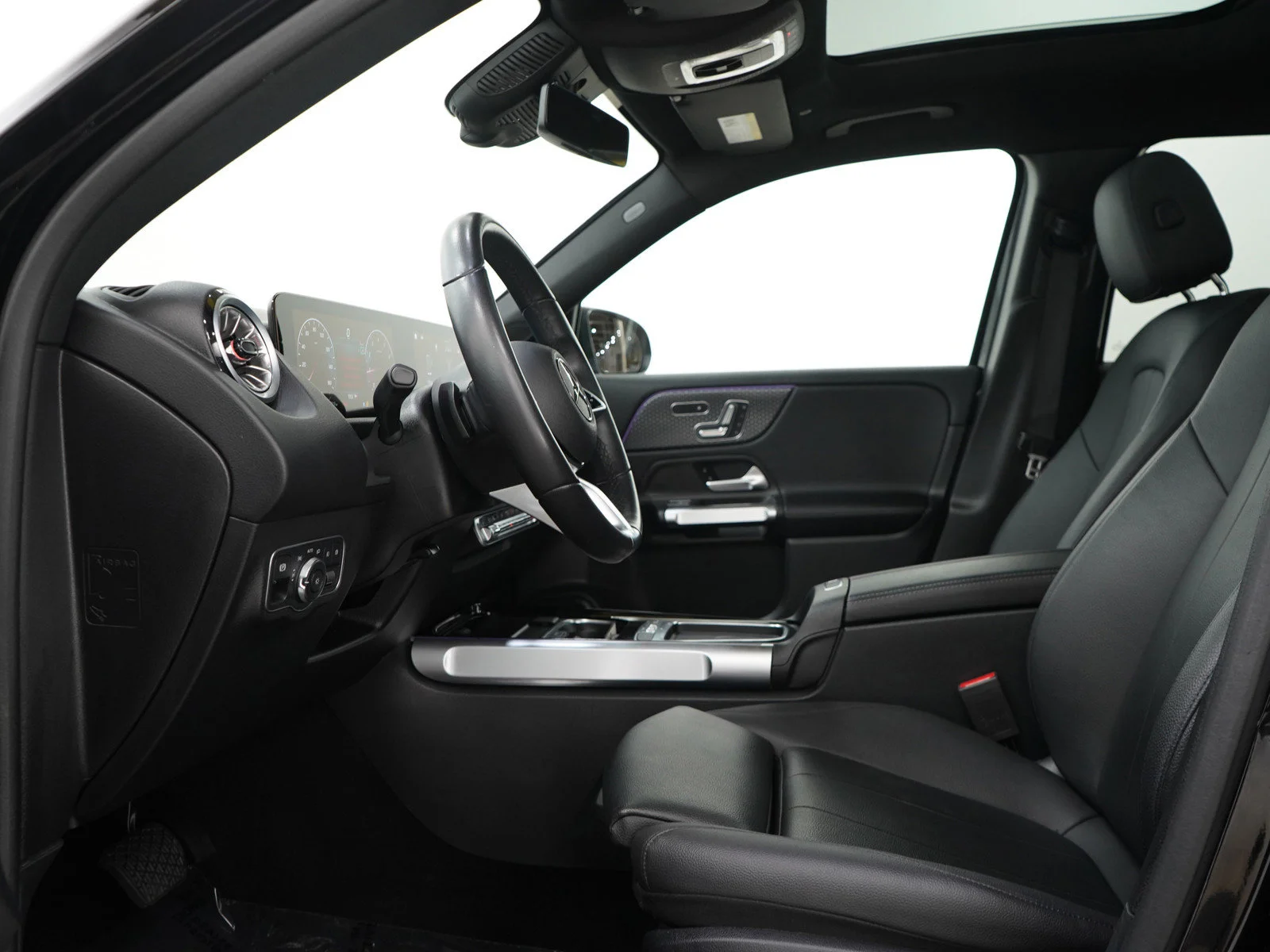 Used 2025 Black Mercedes-Benz GLB 250 image 24