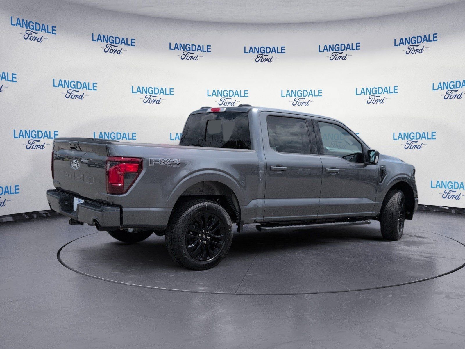 New 2026 Carbonized Gray Metallic Ford XLT image 4