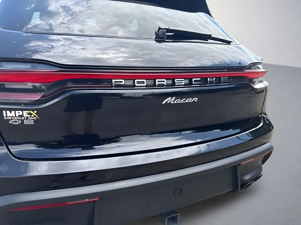 Used 2023  Porsche T image 10