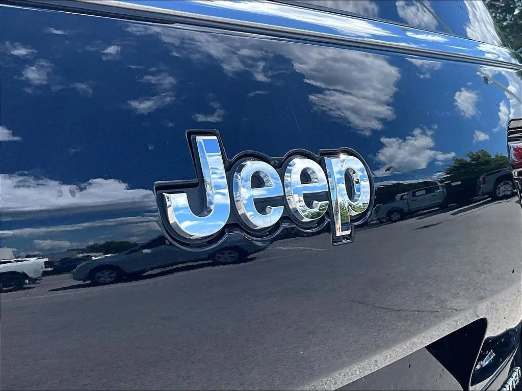 Used 2023 Black Jeep Limited image 9