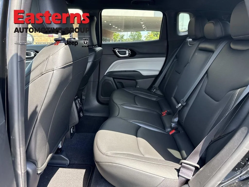 New 2026 Diamond Black Crystal Pearl-Coat Exterior Paint Jeep Limited image 21