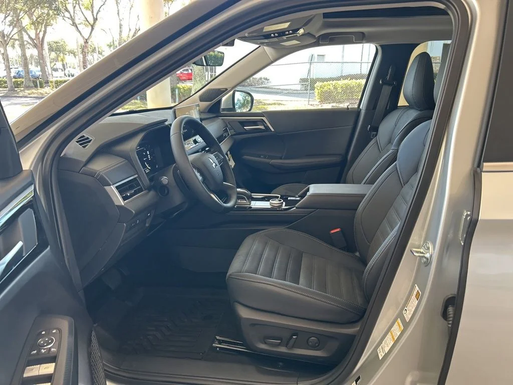 New 2026 Silver Mitsubishi SE 1.5T 2WD image 5
