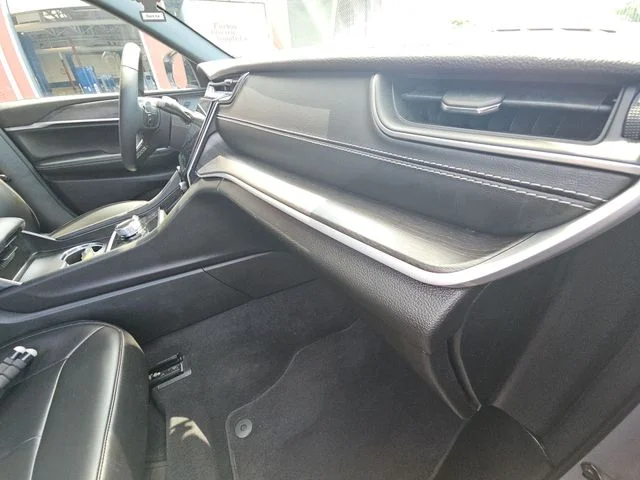 Used 2024 Silver Jeep Limited image 31