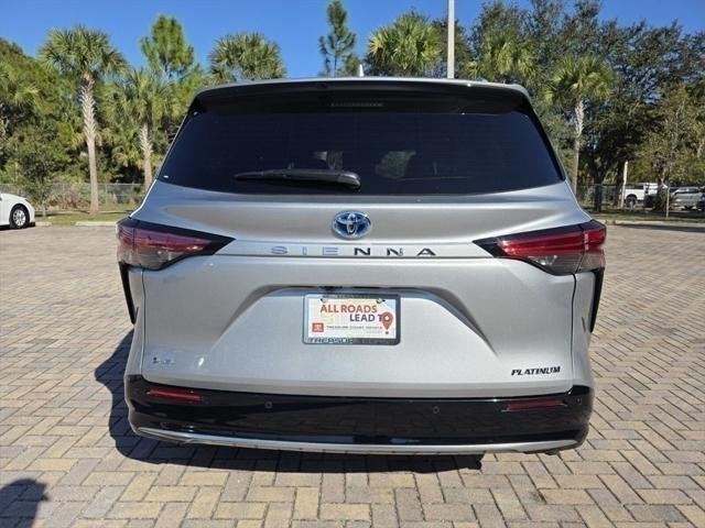 2025 Toyota Sienna Platinum - Photo 9