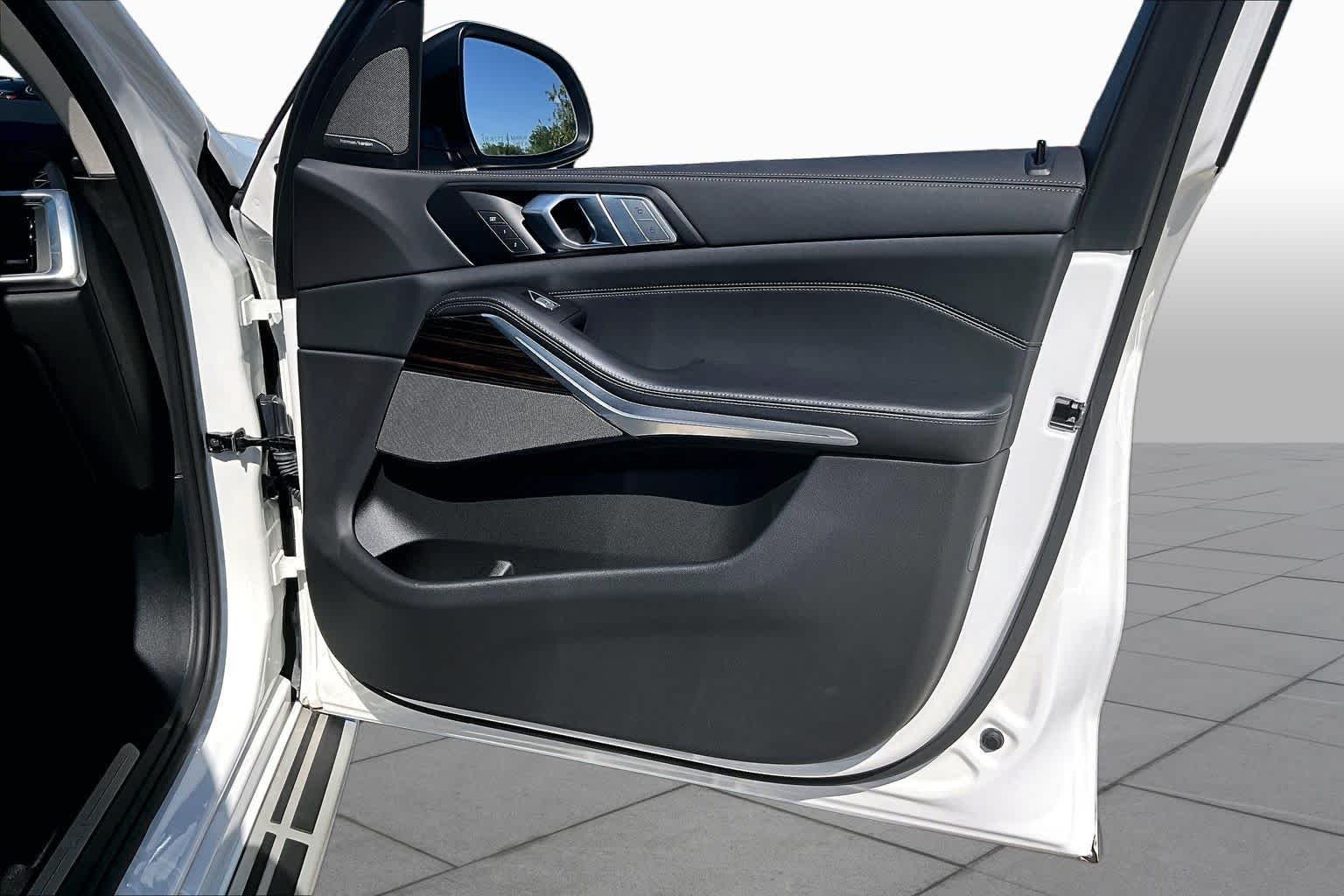 Used 2026 Alpine White BMW xDrive40i image 25