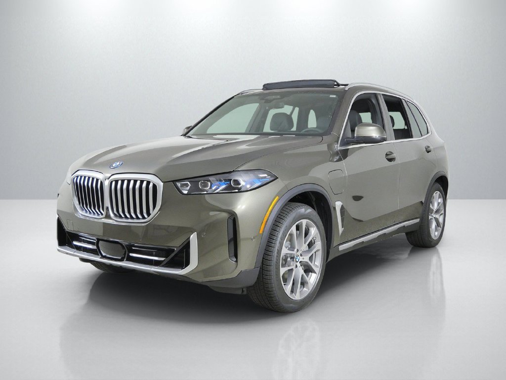 New 2026 Manhattan Green Metallic BMW xDrive50e image 1