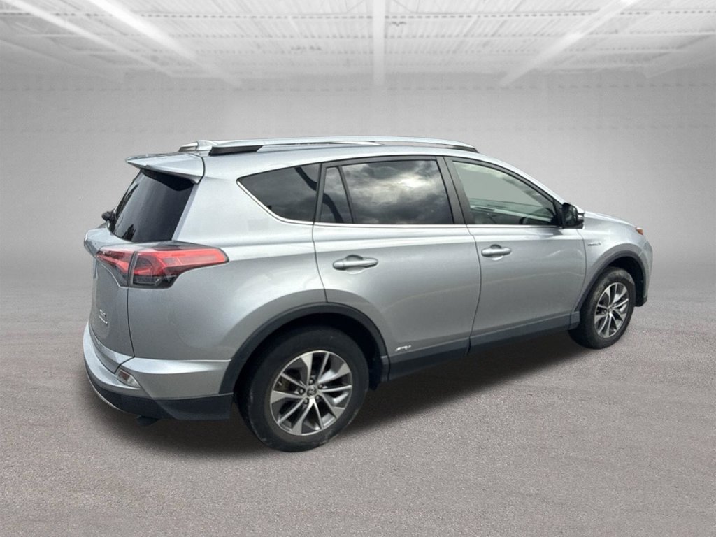 Used 2017 Silver Toyota XLE image 2