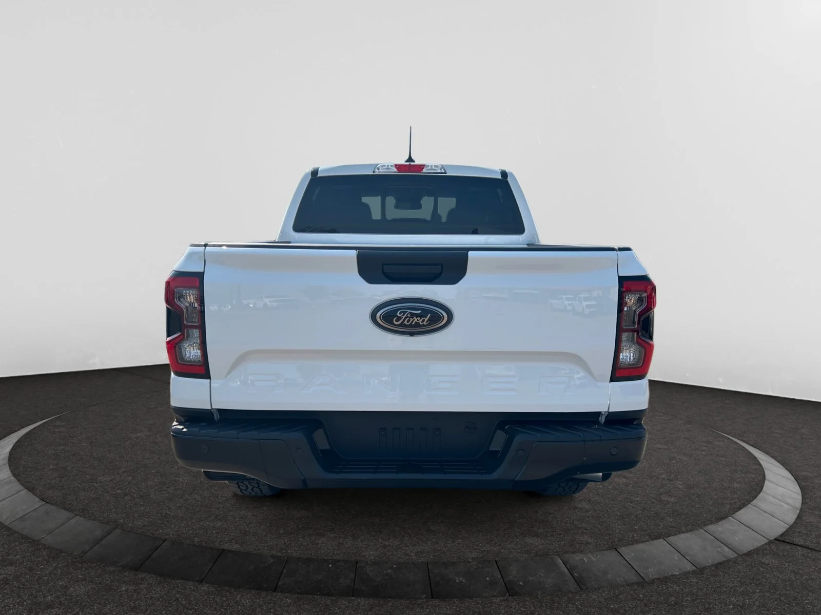 New 2026 Oxford White Ford Lariat image 4