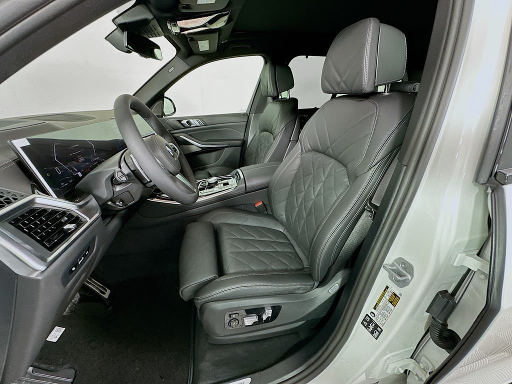 New 2026 Mineral White Metallic BMW xDrive40i image 16