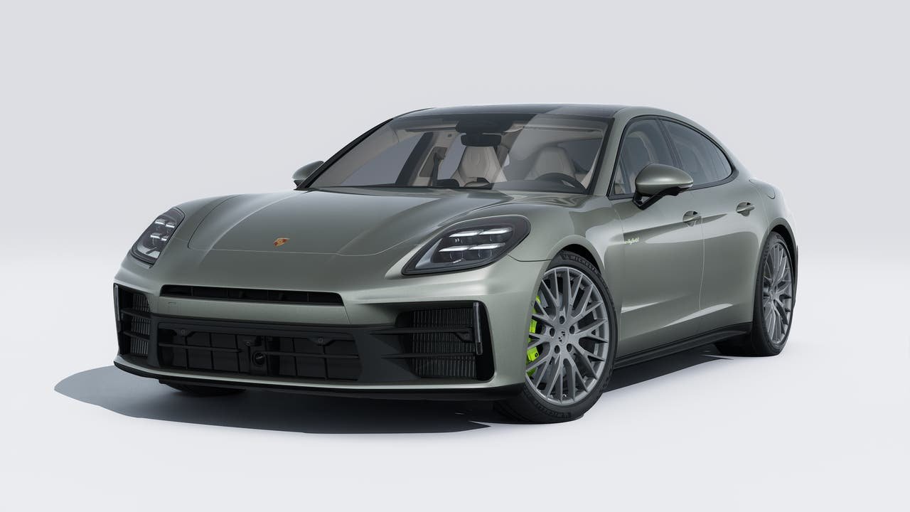 New 2027 Aventurine Green Metallic Porsche 4 E-Hybrid image 1