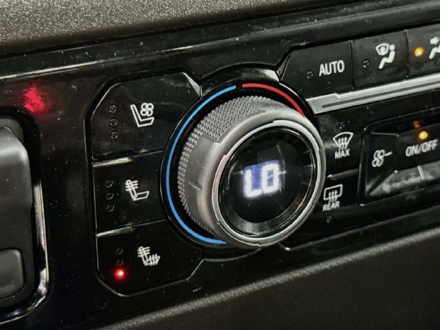 Used 2022 IRIDESCENT PEARL TRICOAT Chevrolet LTZ image 23